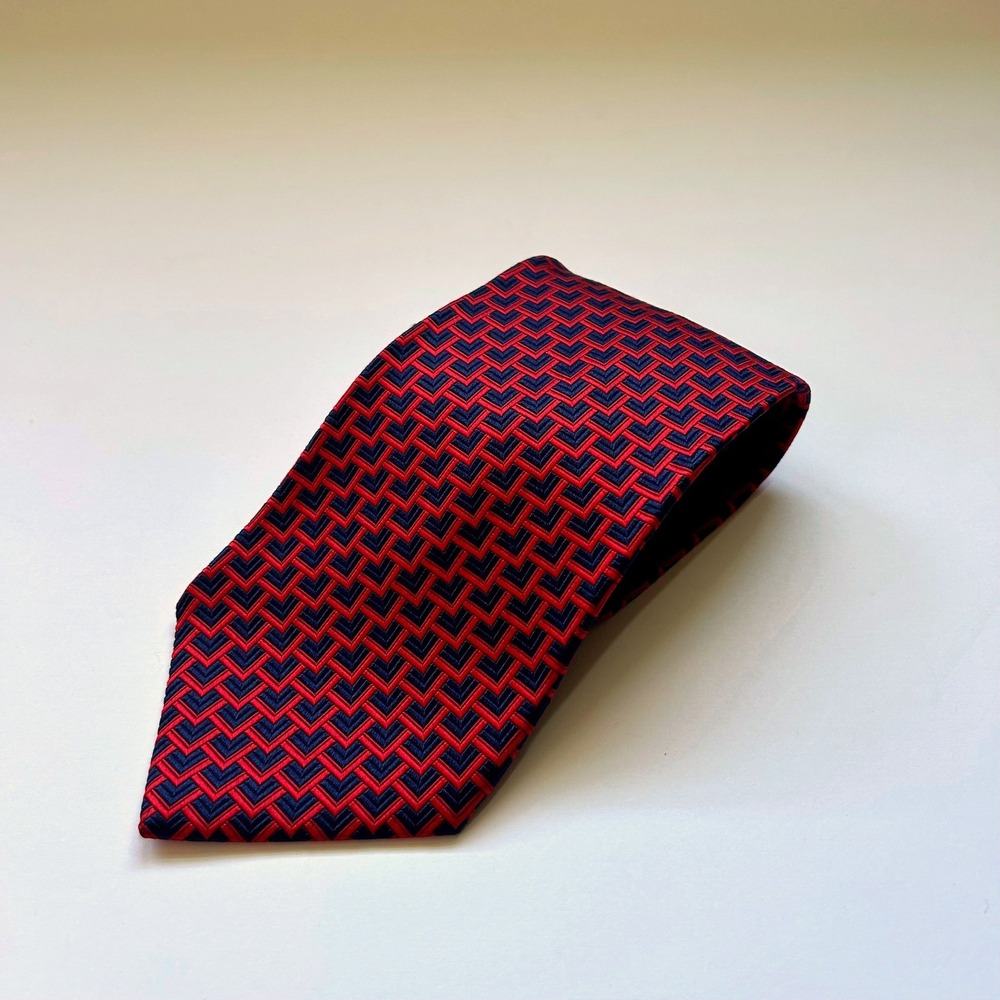 Nautica Mens Red Navy Blue Geometric Chevron 100% Silk Necktie Classic 57x4